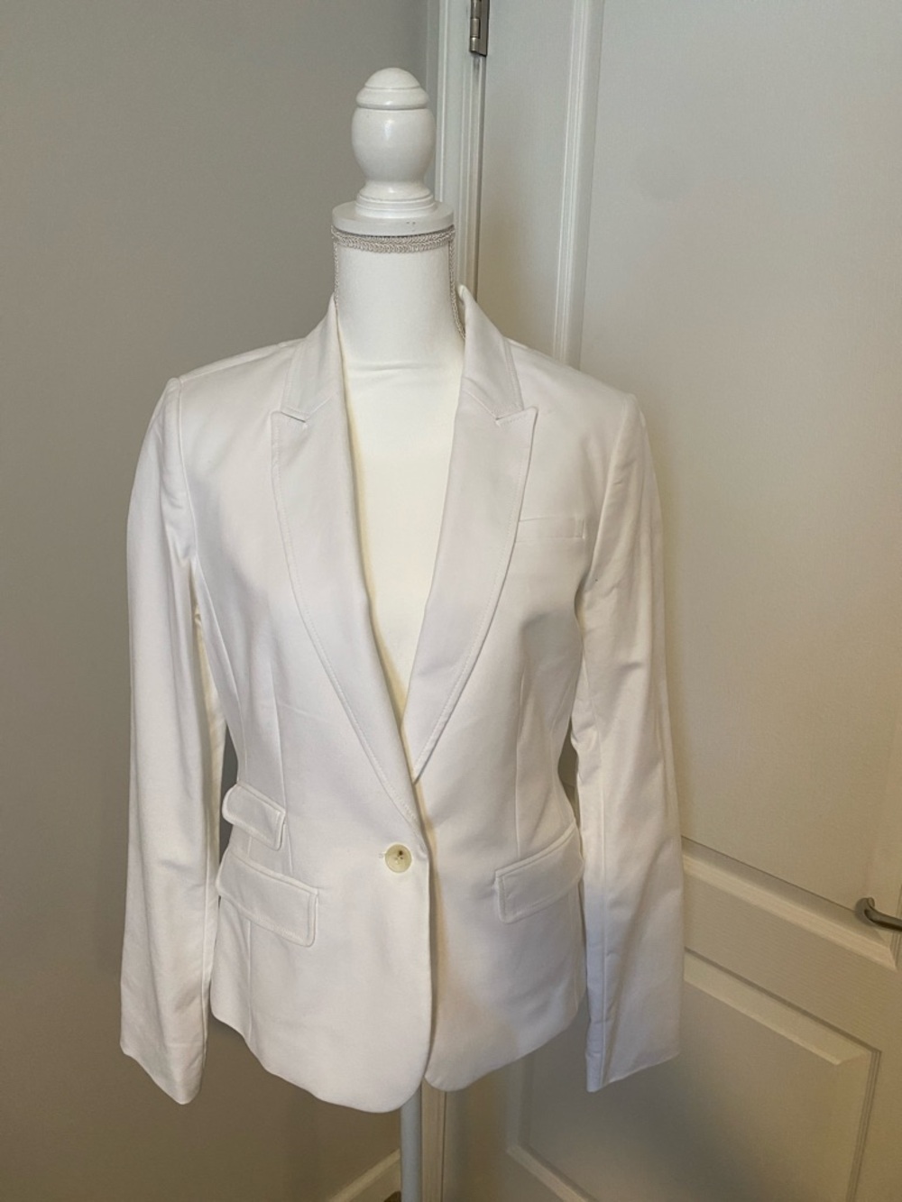Banana Republic Classic Women's White Single-Button Blazer
